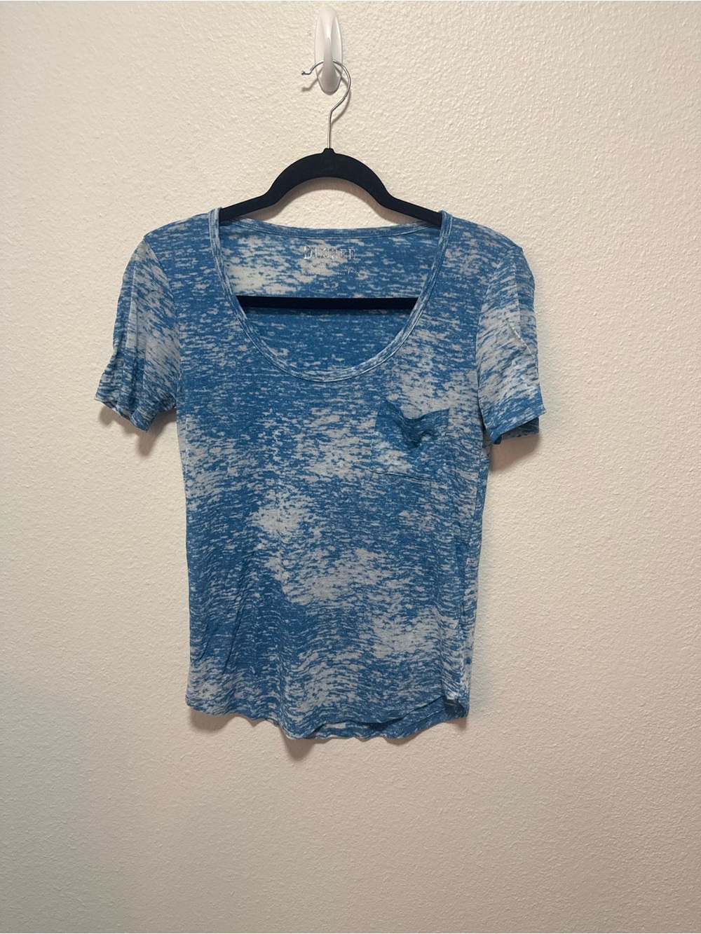 Decree Blue and White Marbled Scoop Neck Tee Size Small